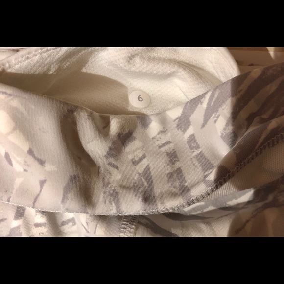 🛑(SOLD)🛑Lululemon WunderPalm Camo White Nimbus - Picture 5 of 5